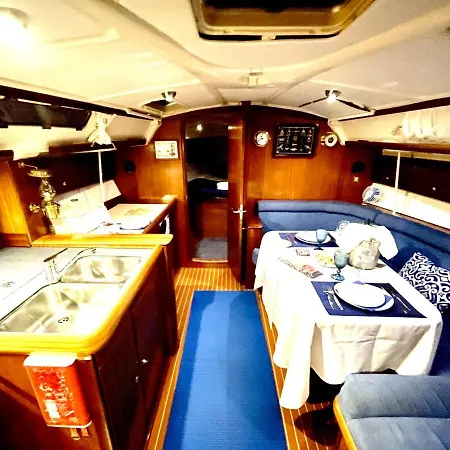 ספינת מלון Veleiro Oceanico De 12 M *