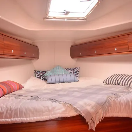 Hotel en barco Veleiro Oceanico De 12 M *