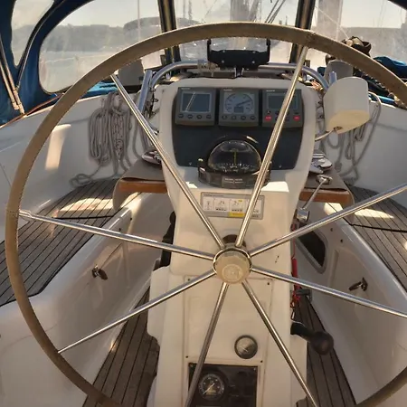 Veleiro Oceanico De 12 M Hotel en barco *